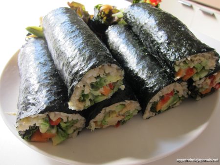Rouleaux de makizushi aux légumes et riz complet