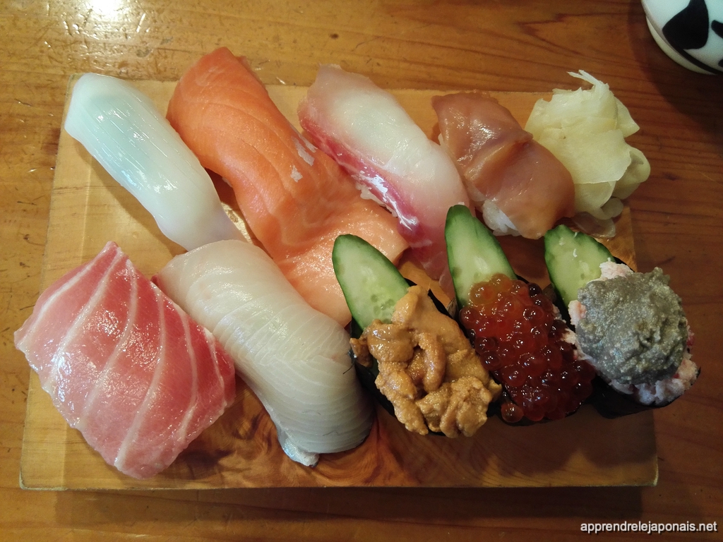 Un assortiment de sushi japonais